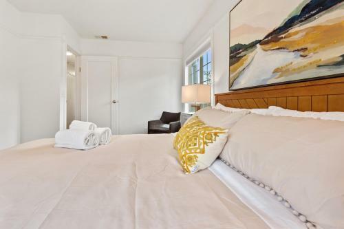 @ Marbella Lane - Burlingame Modern Corner 3br