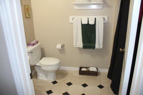 Hotel Pelican Cove Inn