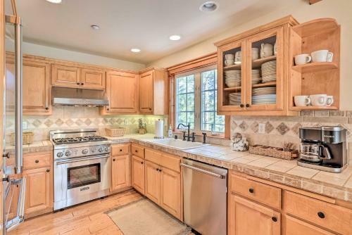Spacious Lake Arrowhead Home With Putting Green
