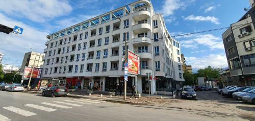 Colonel Apartment 838
