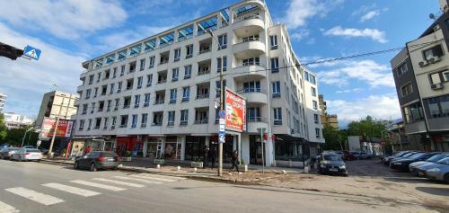 Colonel Apartment 847