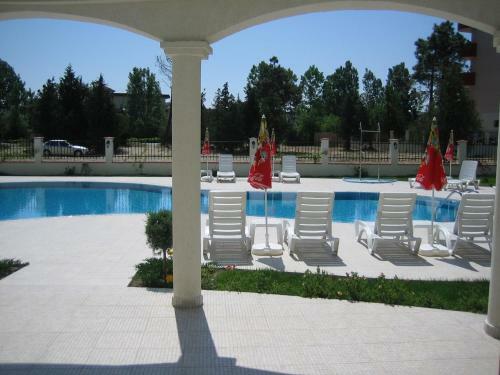 Chateau Del Mar Holiday Apartments