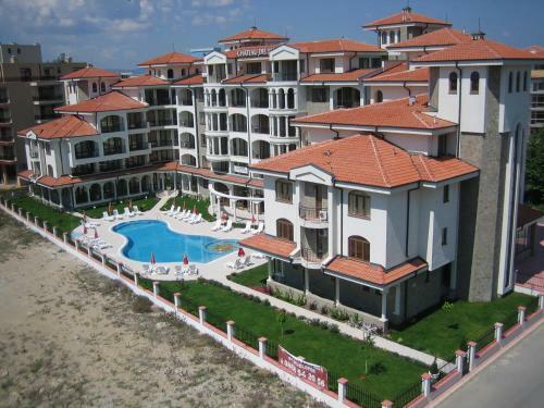 Chateau Del Mar Holiday Apartments