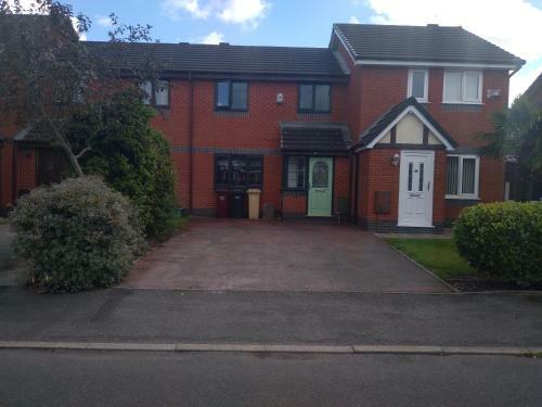 Impeccable 2-bed House In Bolton