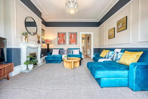 Lovely 2 Bedroom Apartment - Sleeps 9