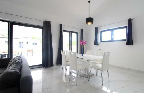 House Zartinjan 2204