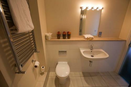 Cinnabar Cafe Hotel