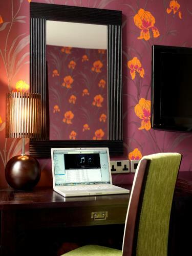 Cinnabar Cafe Hotel