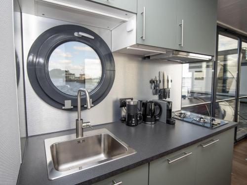 Houseboat 'de Bintang' A Unique Accommodation With An Unobstructed View
