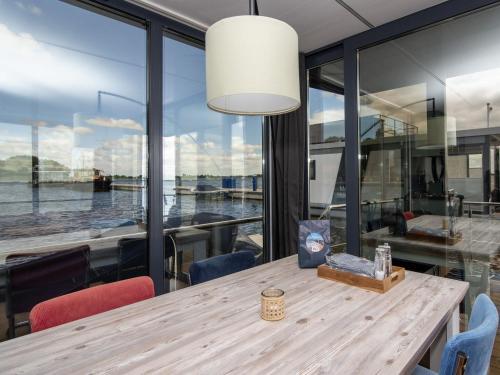 Houseboat 'de Bintang' A Unique Accommodation With An Unobstructed View