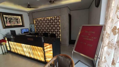 Hotel Yellow Leaf