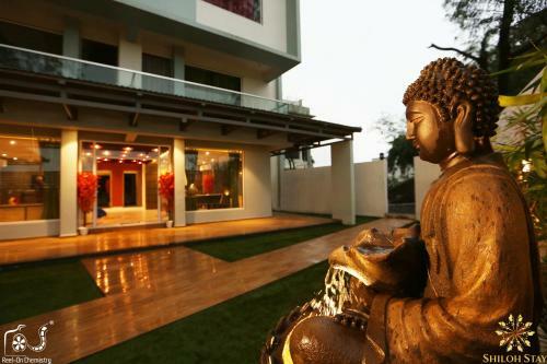 Zen Villa Peacefully Unique Luxurious 6bhk With Jacuzzi Pool By Shiloh Stay