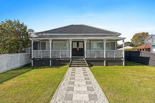 Lakeside Serenity / Long Jetty
