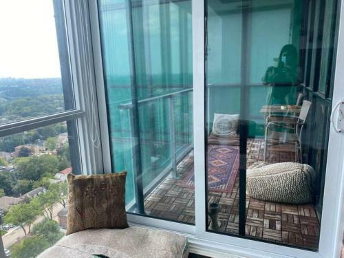 Cozy Boho Apartment North York Skyscraper