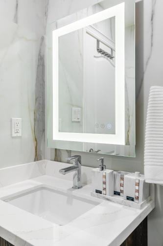 Prime Location - Stunning 2br - Newly Renovated