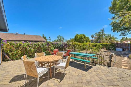 Inviting Home With Fire Pit About 1 Mi To Beach!
