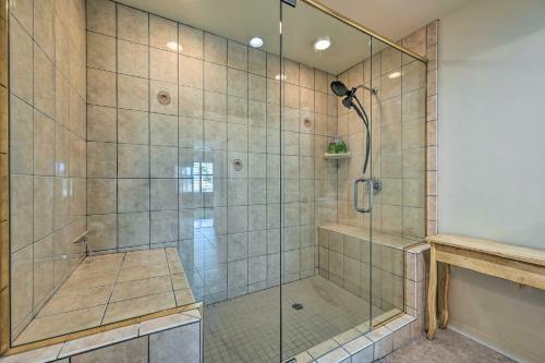 Oceanside Retreat With Balcony - Walk To Beach!
