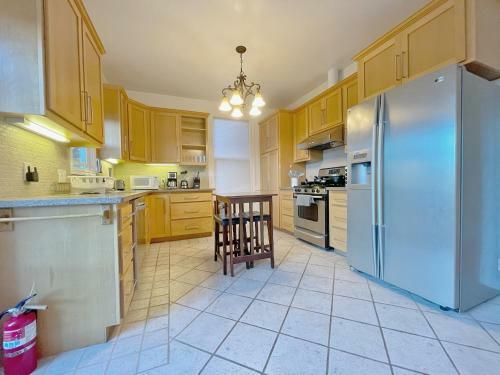 @ Marbella Lane - San Mateo Stylish House