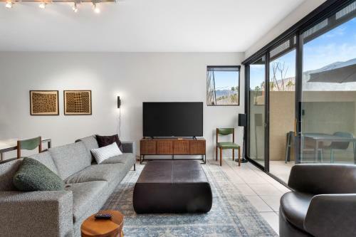 Modern Views 30 Day Minimum Townhouse