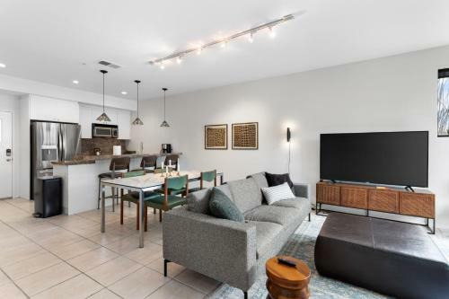 Modern Views 30 Day Minimum Townhouse
