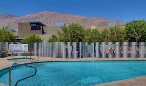 Modern Views 30 Day Minimum Townhouse