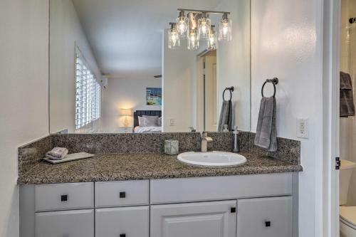 Modern Palm Springs Getaway Near Golf Courses