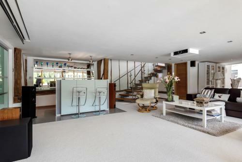 Beautiful Luxury Barn Conversion Rural Canterbury 3 Bed