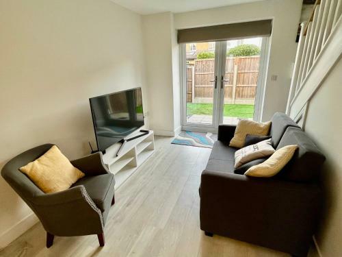 Modern And Bright 1 Bedroom House