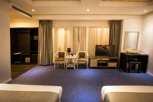 Golden Crown Hotel