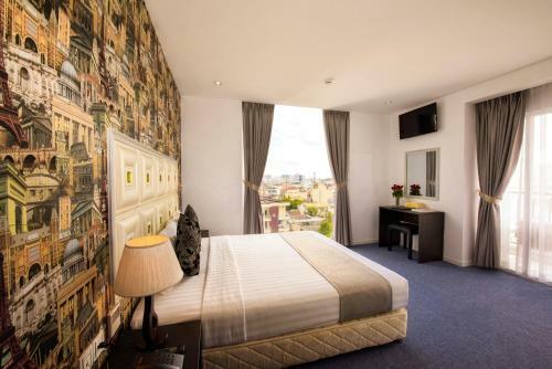 Golden Crown Hotel