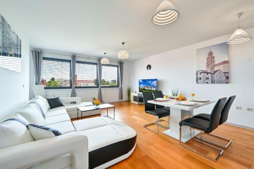 Spacious Apartment In Vara?din