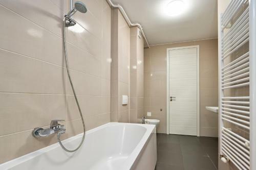 Spacious Apartment In Vara?din