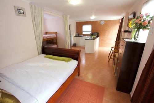 Hostal At Cheryl's Guesthouse