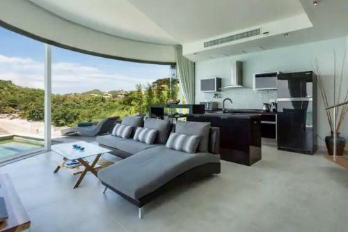 Modern 2 Bedroom Seaview Villa Comet
