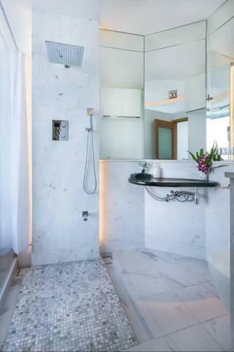 Modern 2 Bedroom Seaview Villa Comet
