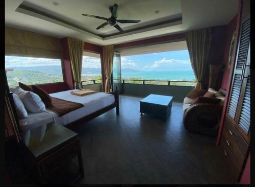 Breathtaking 6 Bedroom Seaview Villa
