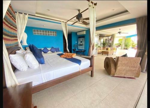 Breathtaking 6 Bedroom Seaview Villa