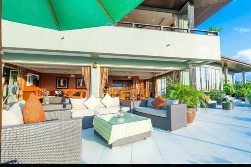 Breathtaking 6 Bedroom Seaview Villa