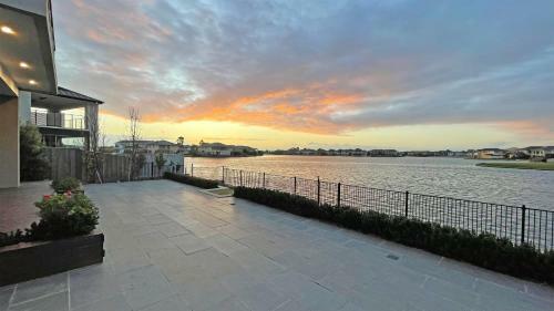 Luxury Waterfront Villa Bbq Cafe Wifi Great Views 5brm