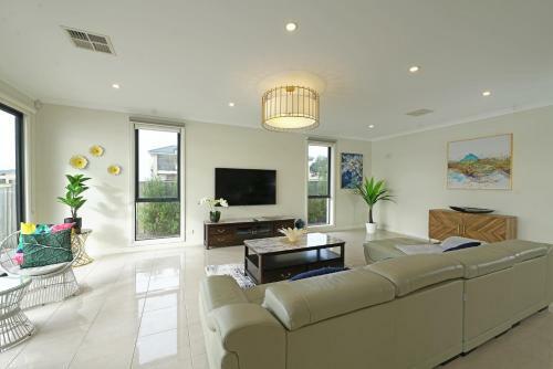 Luxury Waterfront Villa Bbq Cafe Wifi Great Views 5brm