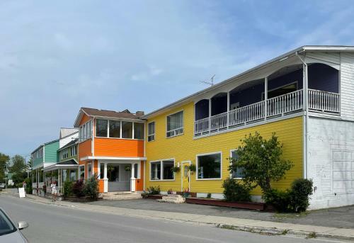 Hotel Wolfe Island