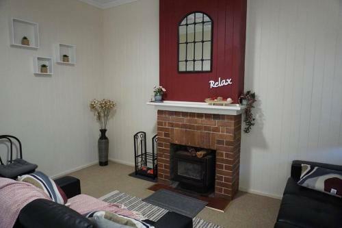 Harris House-2 Bedroom Unit With Indoor Fireplace.