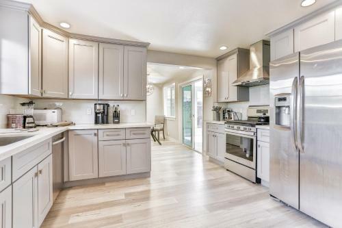@ Marbella Lane - 3br Stunning Home Pool Table