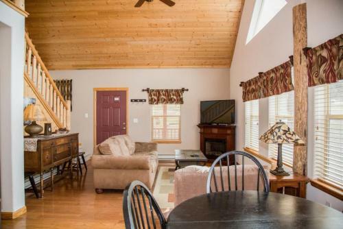 Great For Families Master Bedroom, Loft, Full Kitchen, Dogs Ok