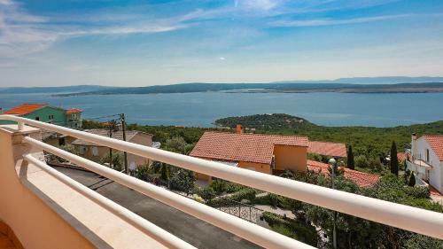 Sunny Apartment With Seaview