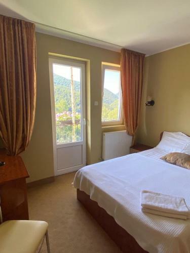 Hostal Pensiunea La Mesteceni Poiana Marului