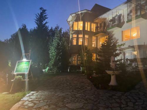 Hostal Pensiunea La Mesteceni Poiana Marului