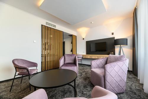 B The Hotel