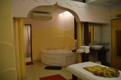 Phu Tho Hotel