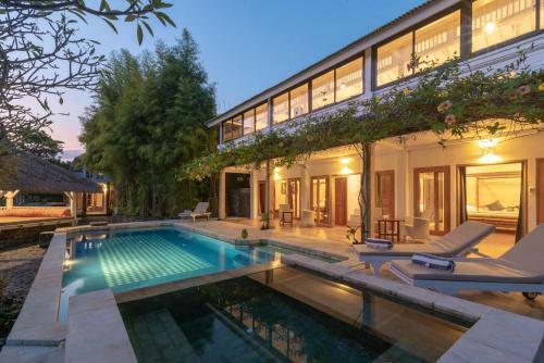 Villa Dinding Batu